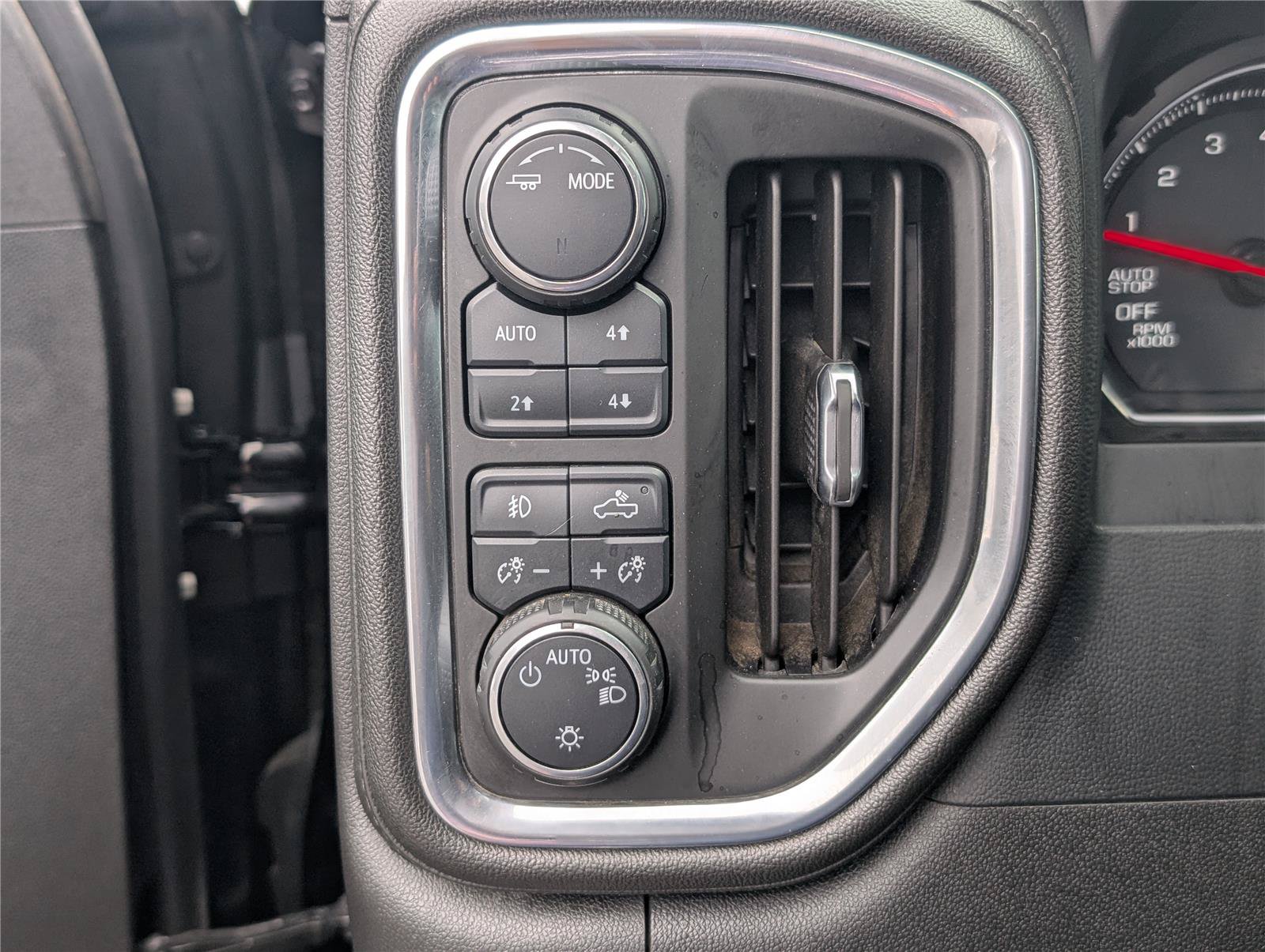 Used 2020 Chevrolet Silverado 1500 LT Trail Boss AWD/4WD image 24