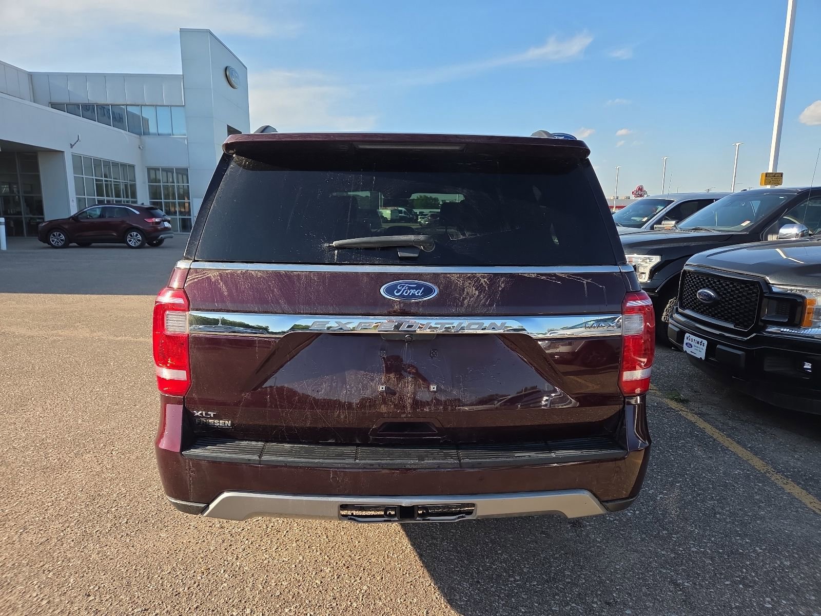 Used 2020 Ford Expedition Max XLT w/ Equipment Group 202A AWD/4WD image 4