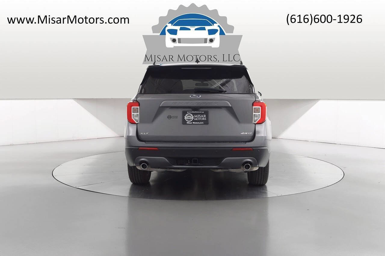Used 2023 Ford Explorer XLT w/ Equipment Group 202A image 4