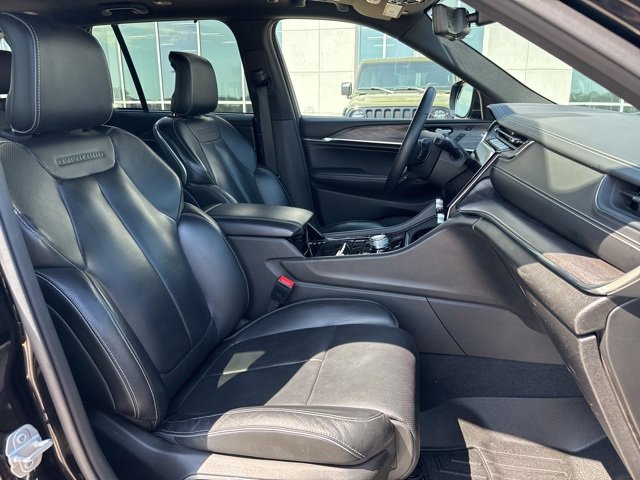 Used 2022 Jeep Grand Cherokee Overland w/ Luxury Tech Group IV image 39