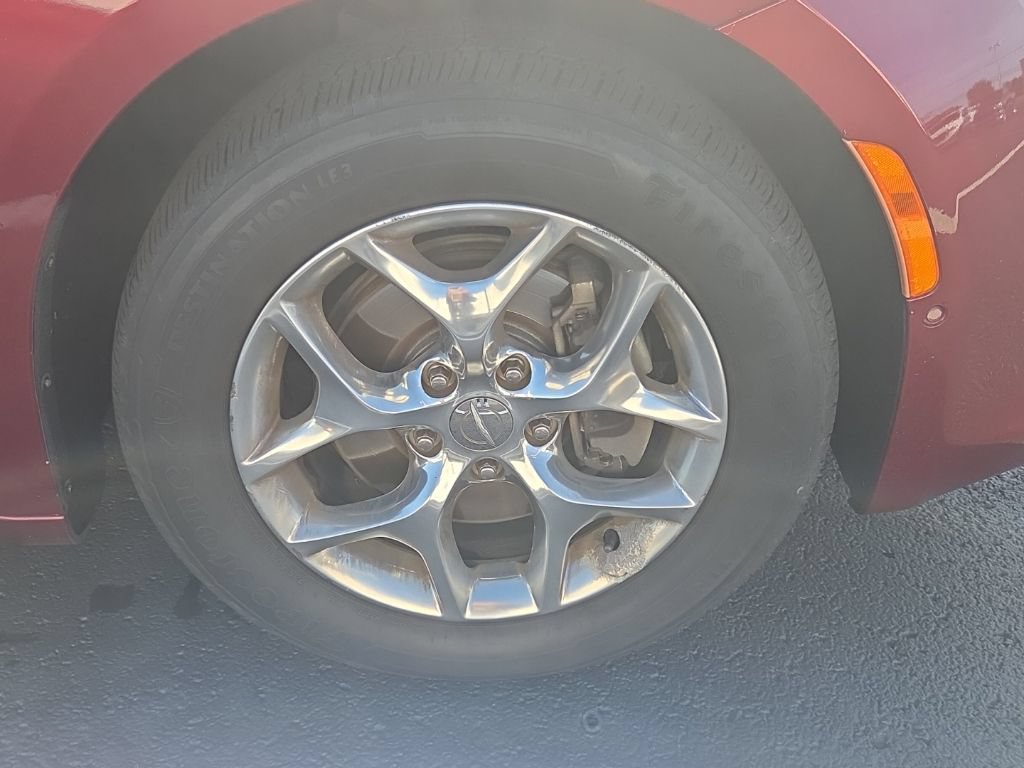 Used 2017 Chrysler Pacifica Limited w/ UConnect Theater Package FWD image 12