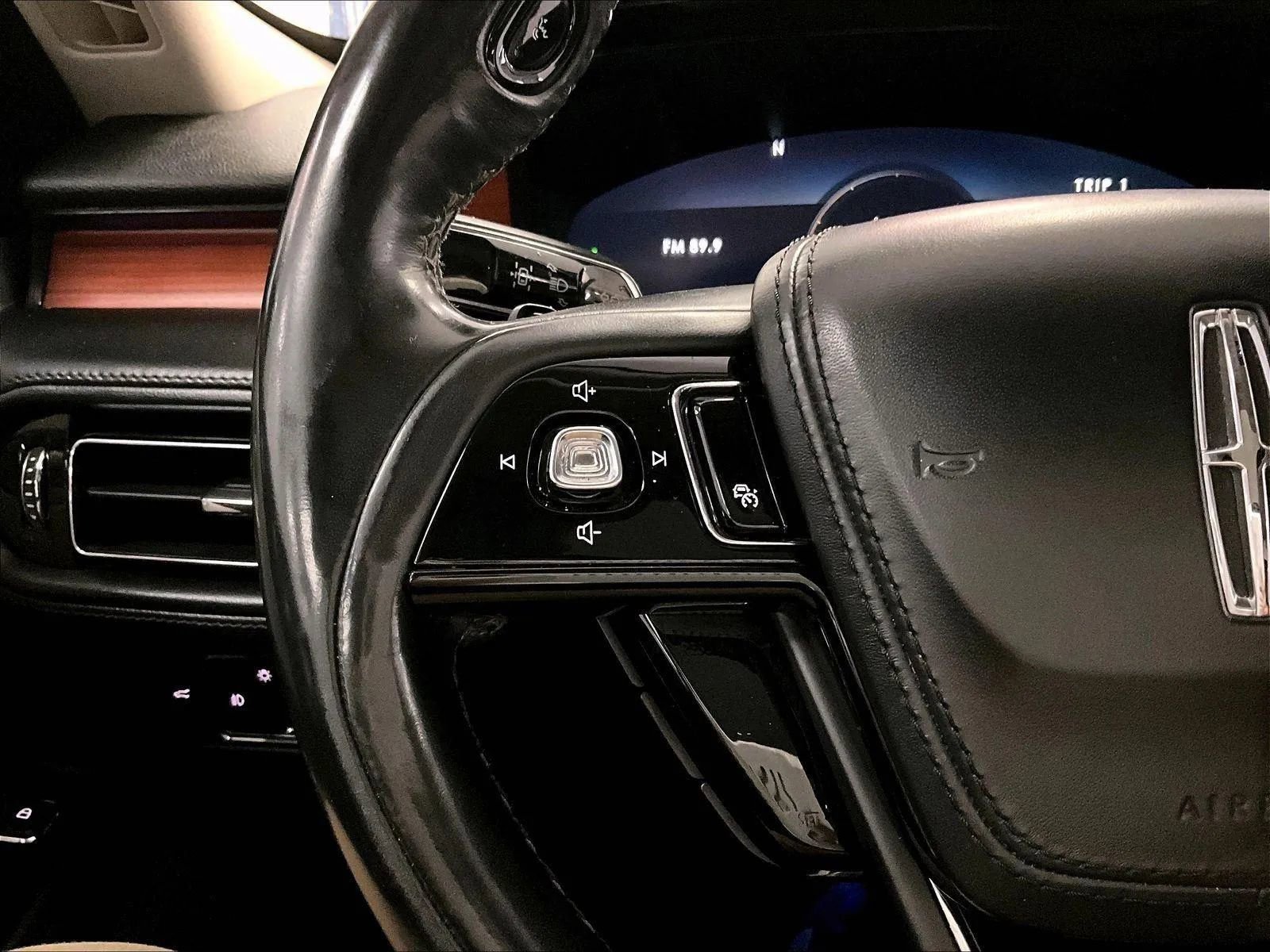 Used 2020 Lincoln Aviator Reserve w/ Equipment Group 202A image 17