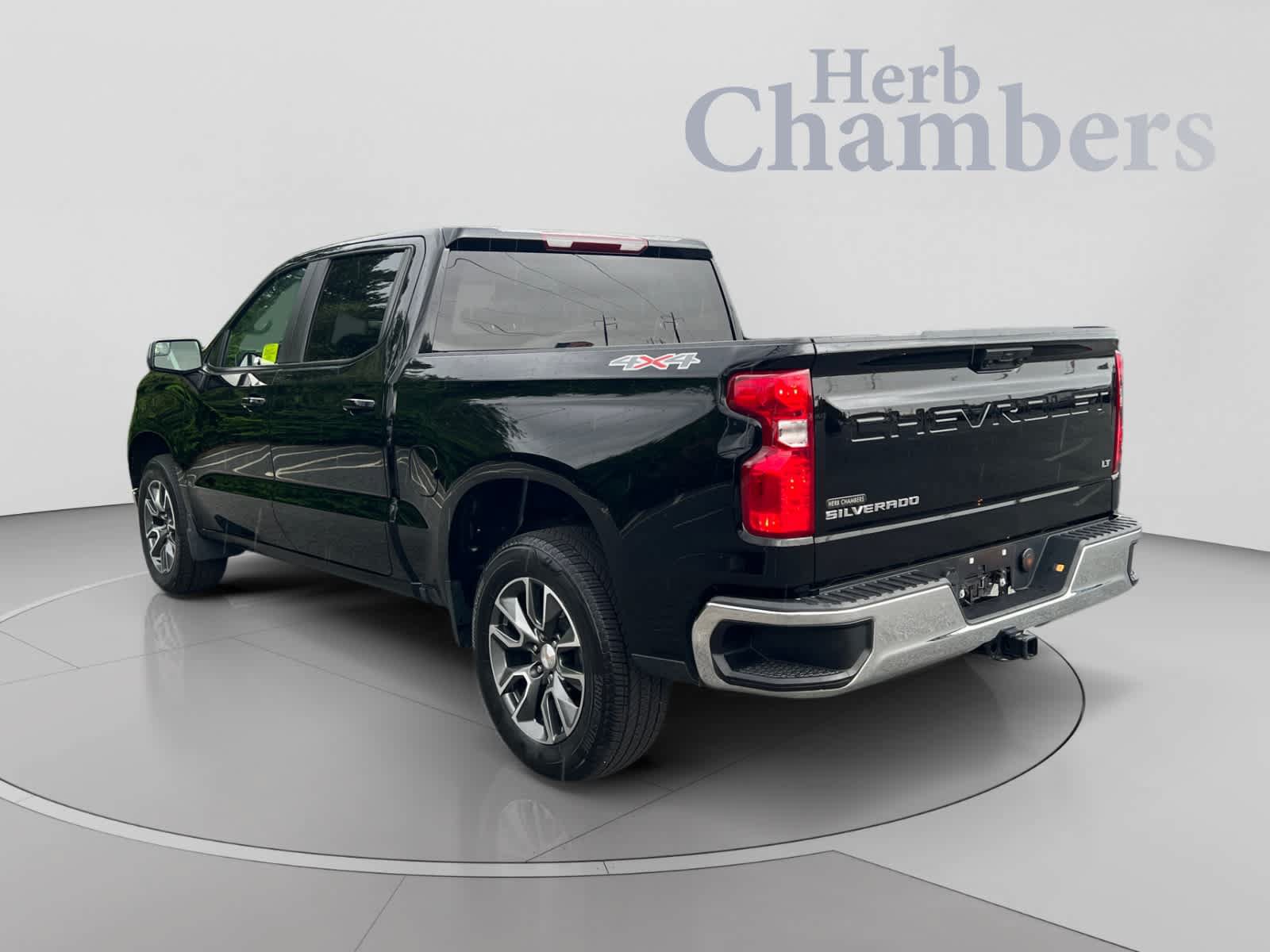 Used 2023 Chevrolet Silverado 1500 LT AWD/4WD image 2