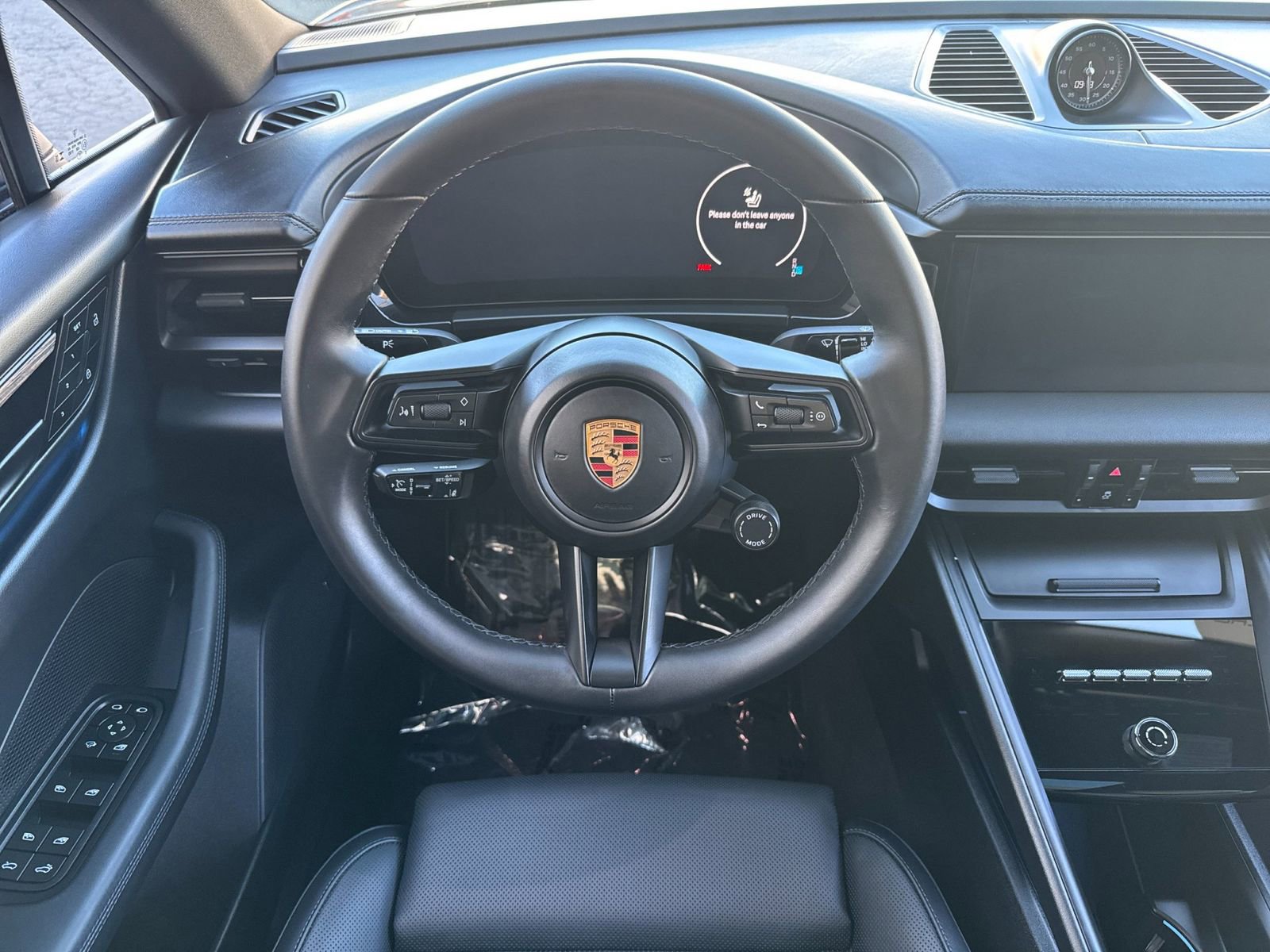 Used 2025 Porsche Macan Electric image 16