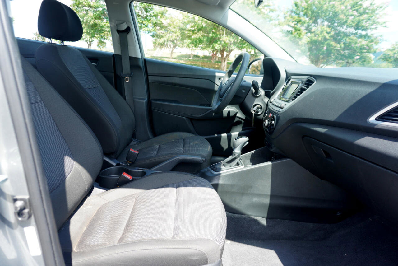 Used 2022 Hyundai Accent SE image 21