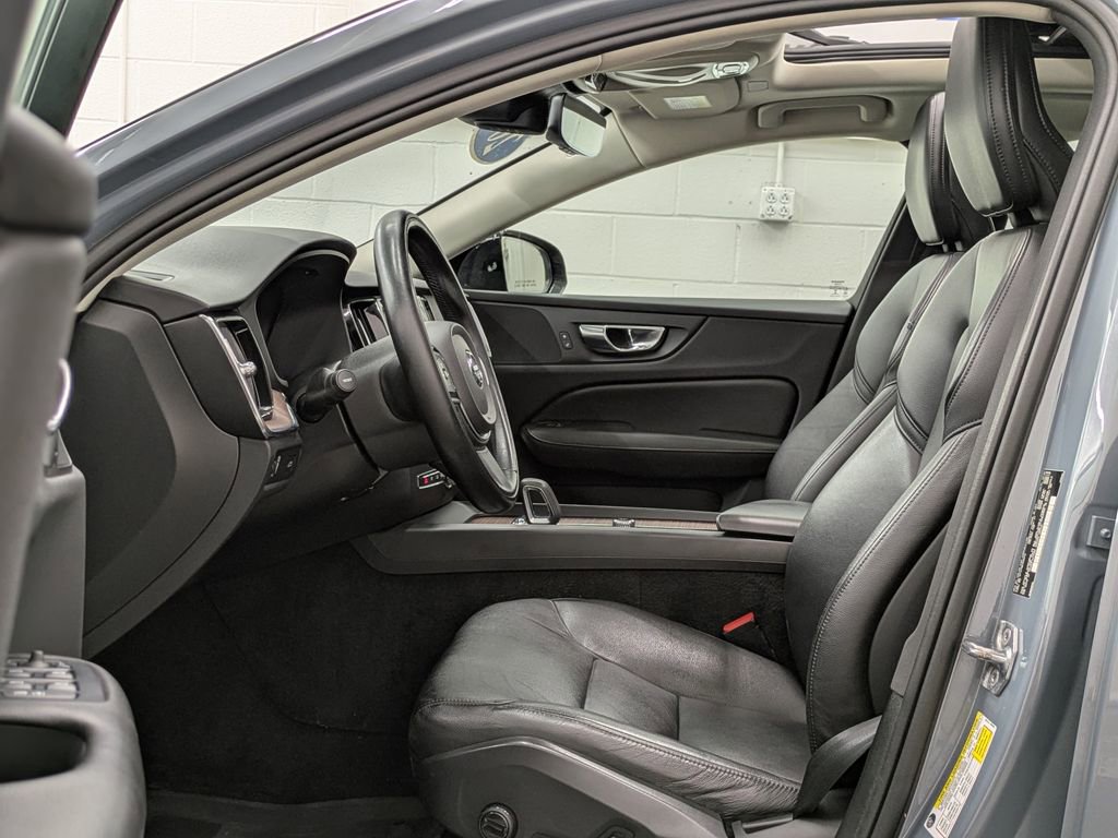 Used 2022 Volvo S60 B5 Momentum w/ Premium Package image 3