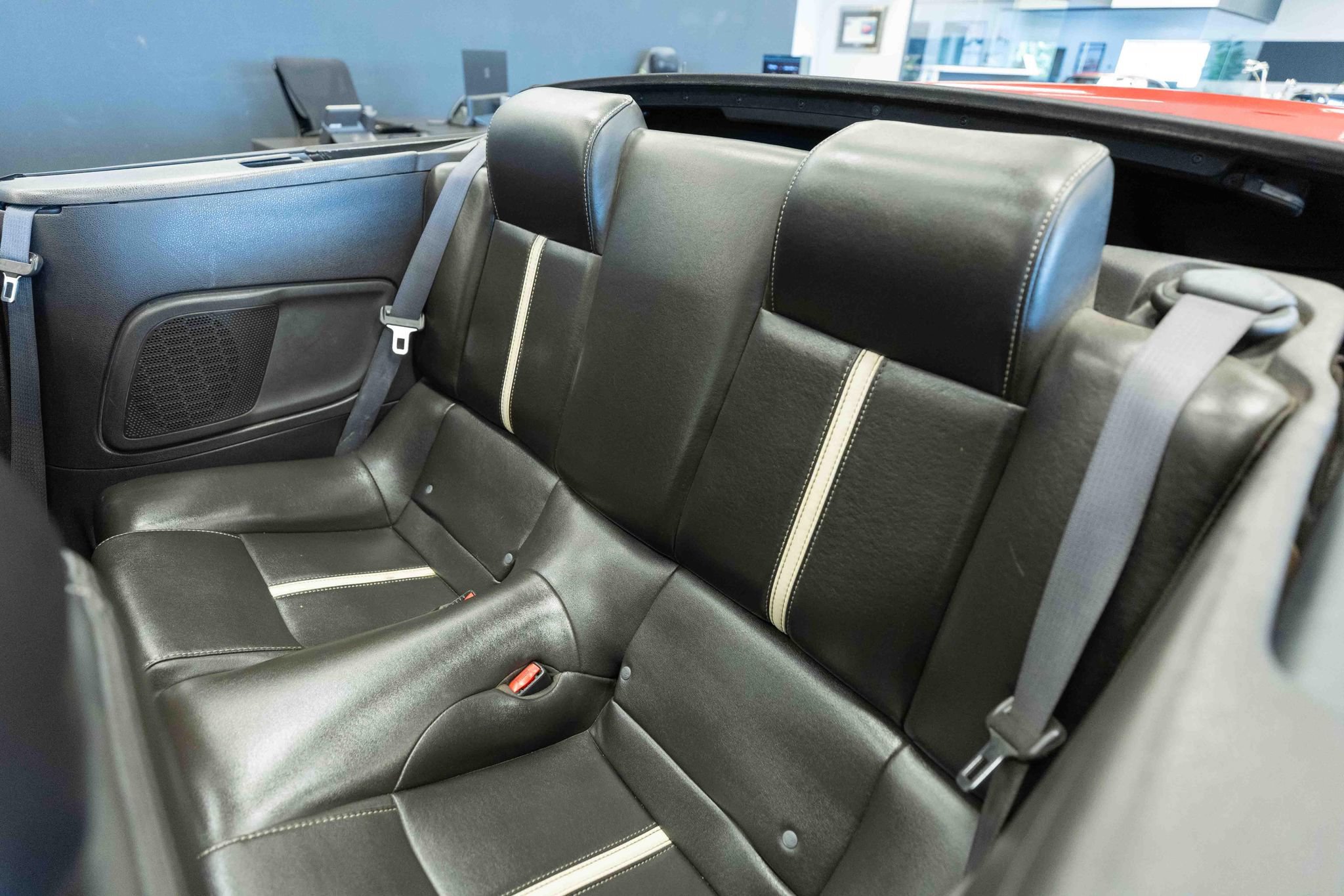 Used 2010 Ford Mustang GT RWD image 12