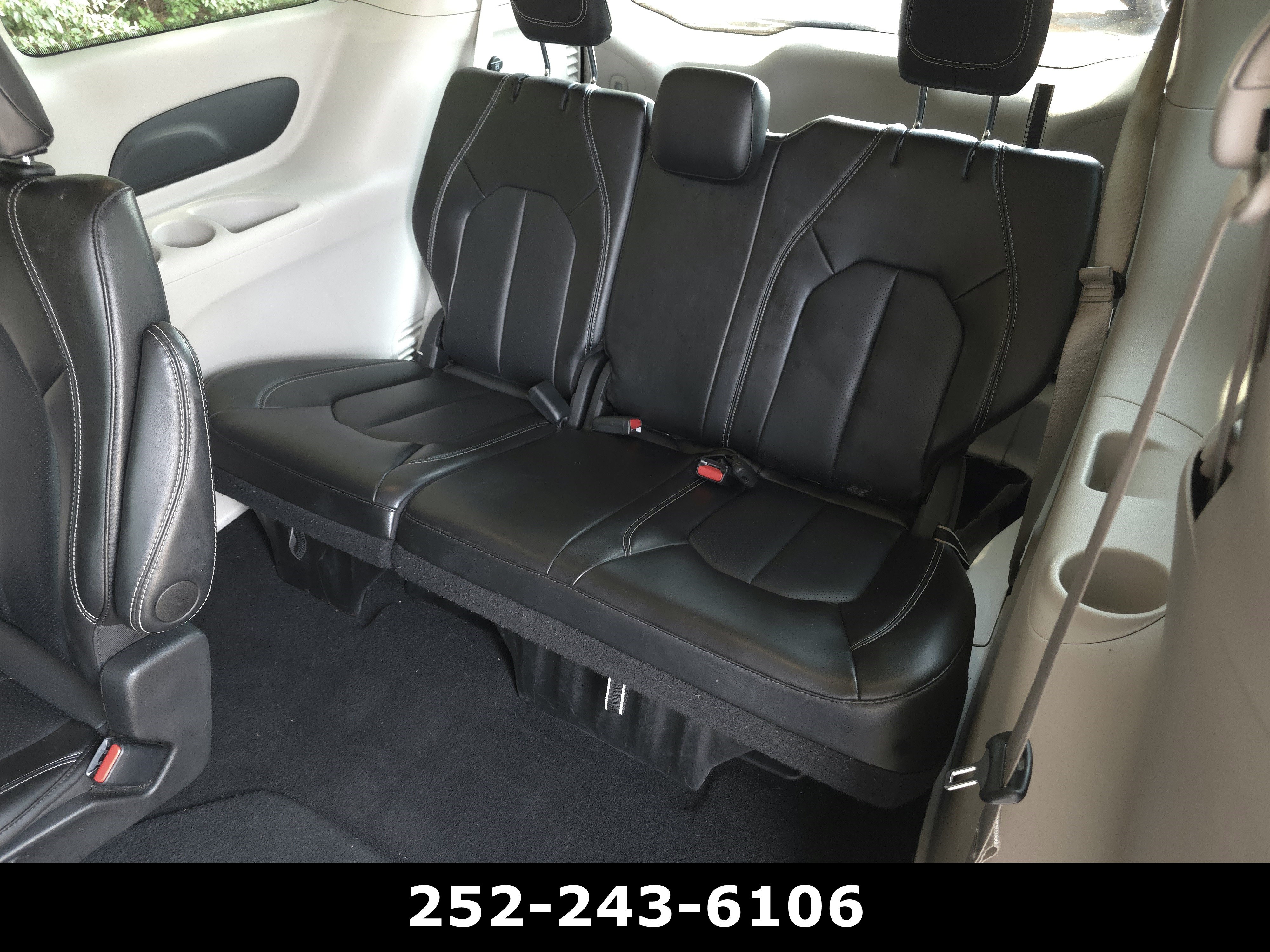 Used 2024 Chrysler Pacifica Touring-L FWD image 33