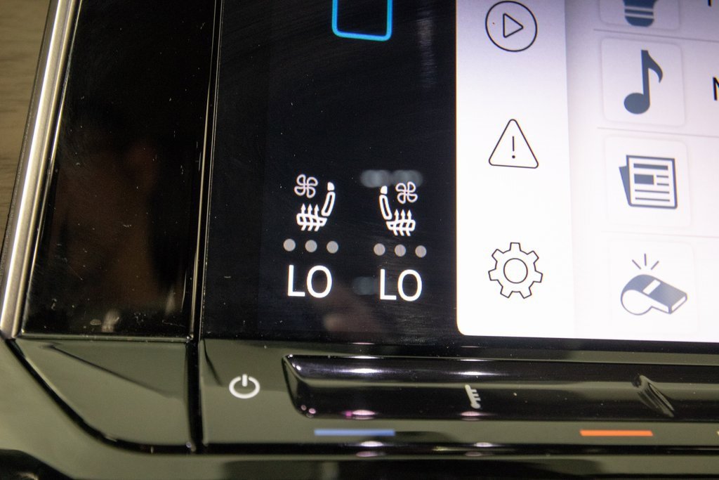 Used 2025 Volkswagen Atlas SE image 24