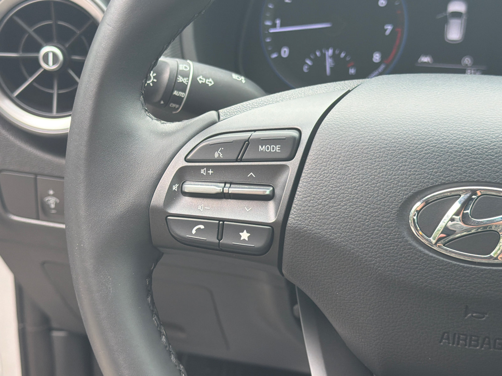 Certified 2022 Hyundai Kona SEL w/ Convenience Package FWD image 25