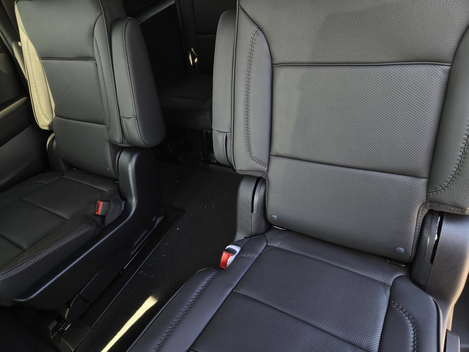 New 2026 GMC Yukon XL Denali w/ Sun & Power Step Package AWD/4WD image 5
