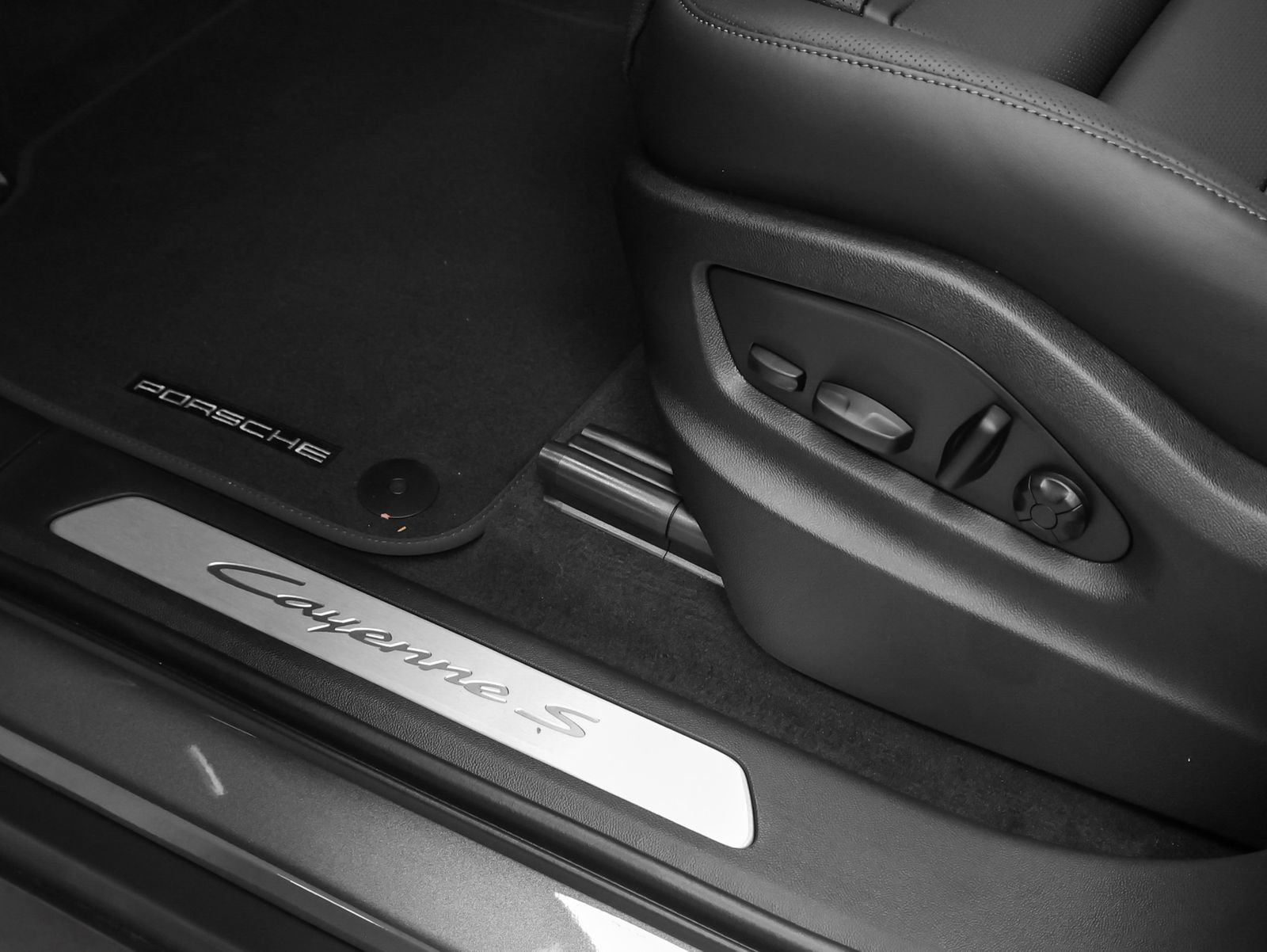New 2026 Porsche Cayenne S AWD/4WD image 29