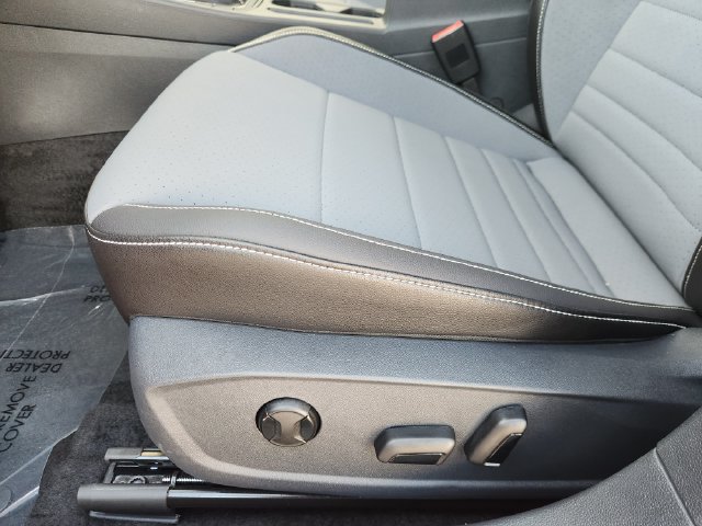 Used 2026 Volkswagen Jetta SE FWD image 26