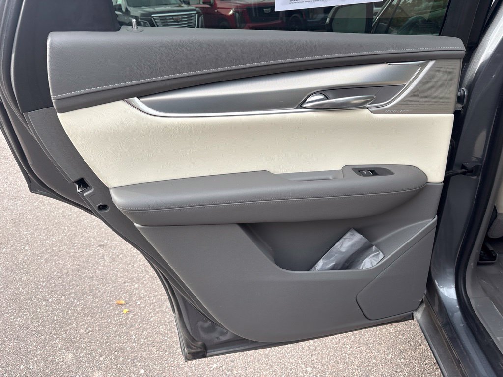 Used 2021 Cadillac XT5 Premium Luxury AWD/4WD image 17
