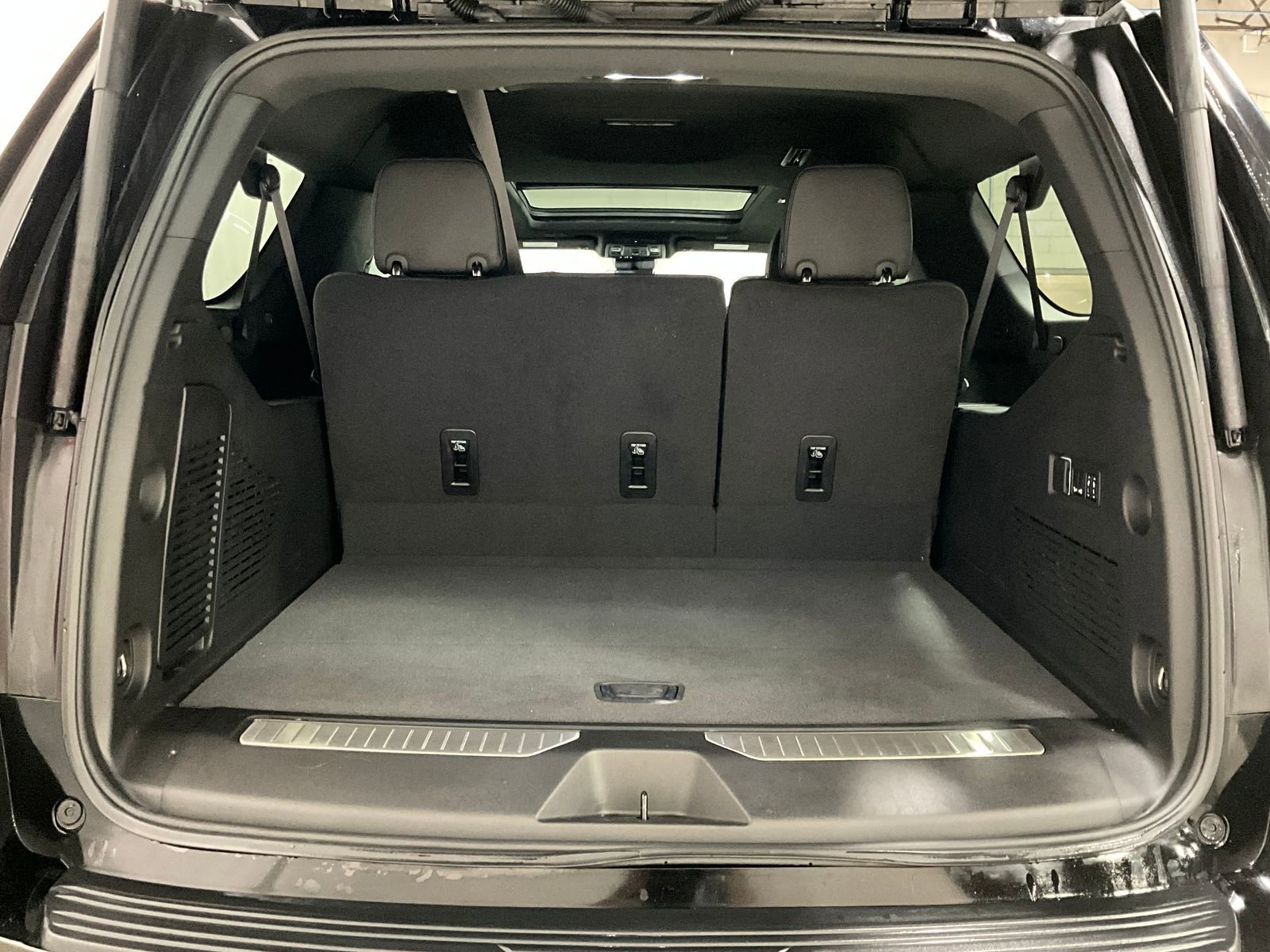 Used 2024 GMC Yukon XL Denali w/ Advanced Technology Package AWD/4WD image 27