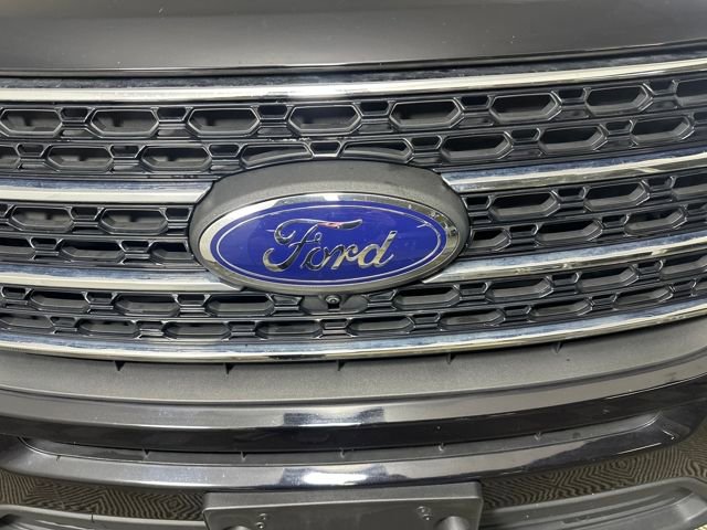 Used 2022 Ford Explorer XLT w/ Equipment Group 202A image 9
