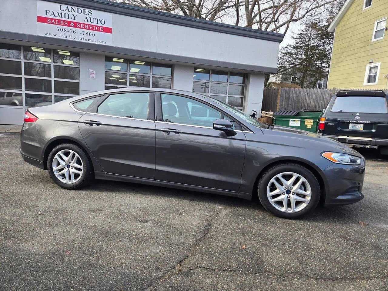 Used 2016 Ford Fusion SE image 16