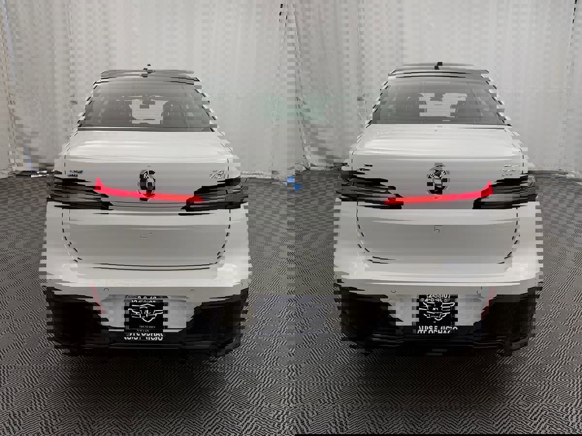 Used 2025 BMW 740i xDrive image 10