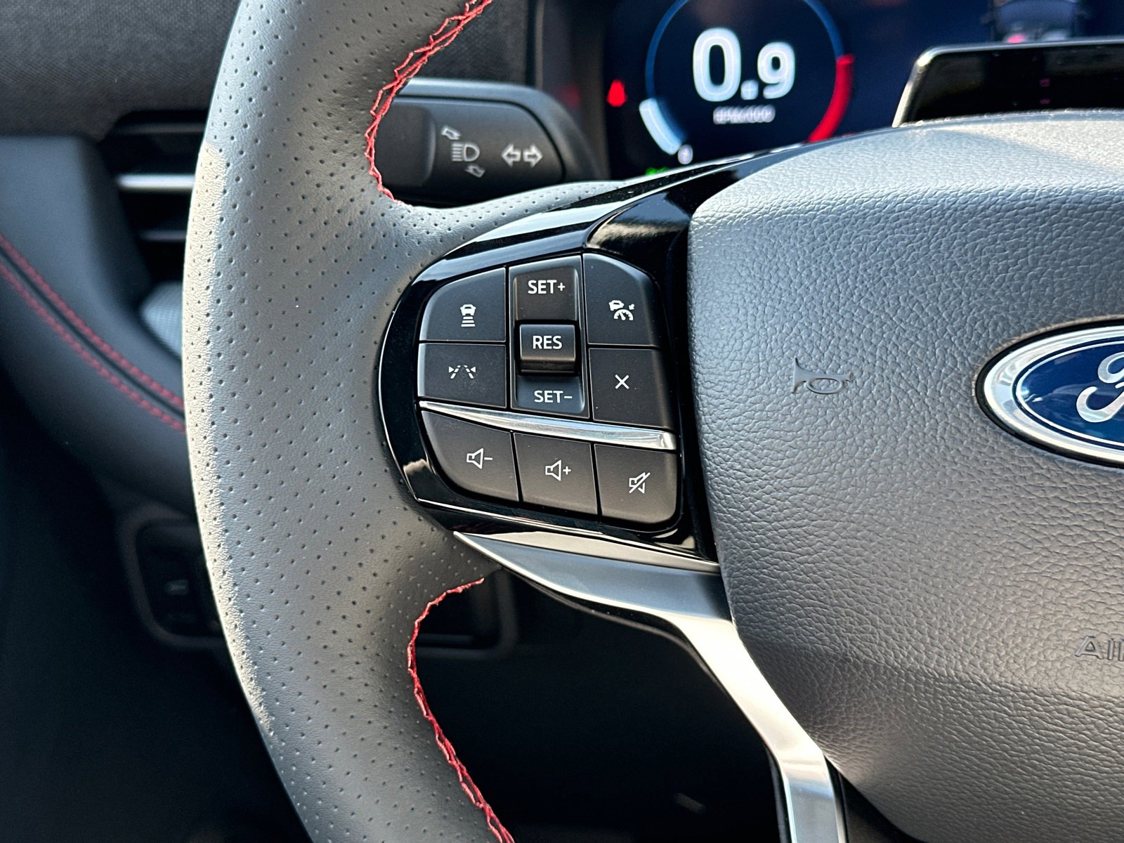 New 2025 Ford Explorer ST-Line w/ Premium Package image 26