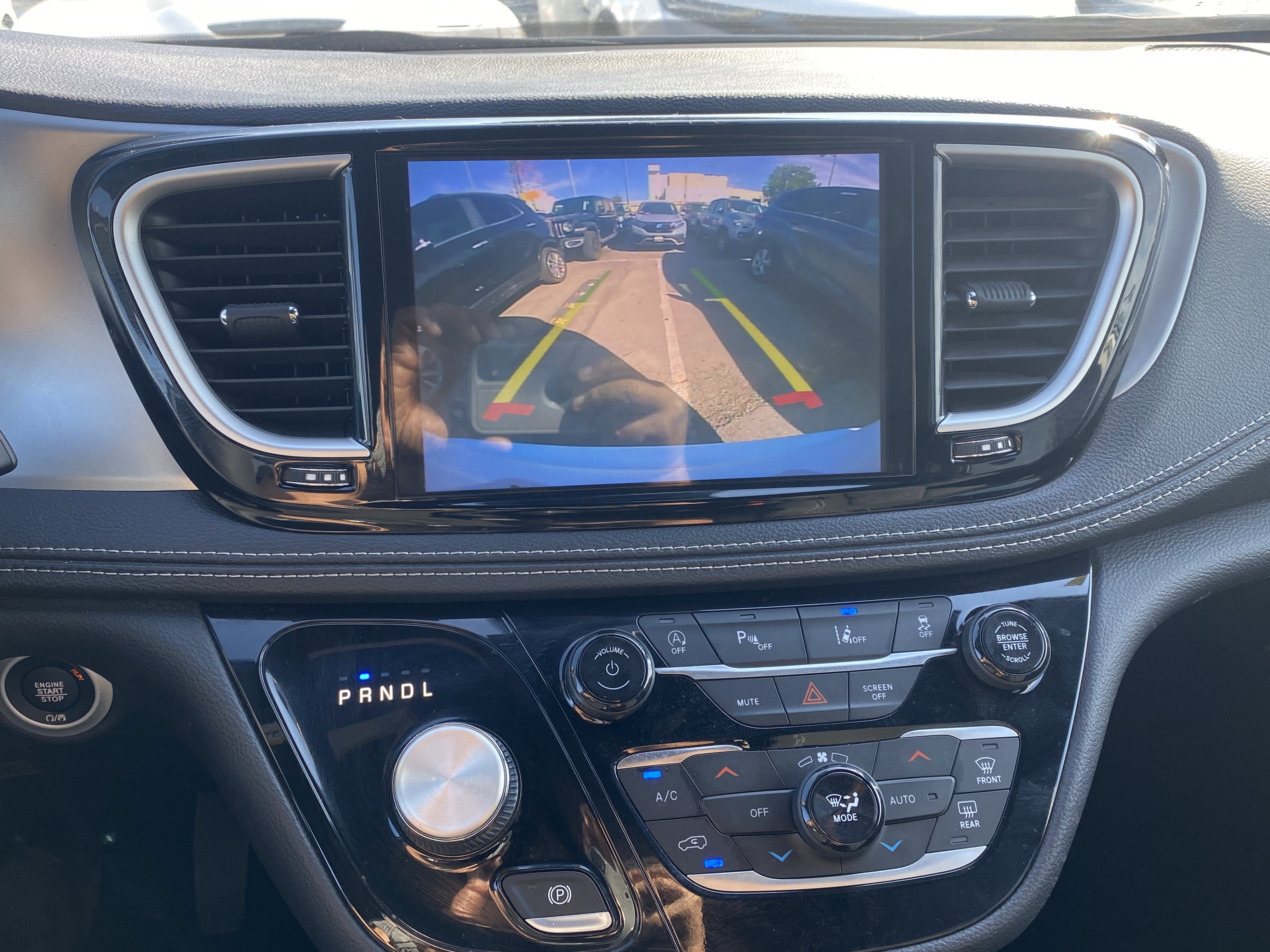 Used 2024 Chrysler Pacifica Touring FWD image 24