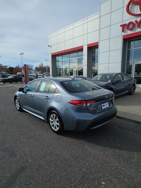 Used 2022 Toyota Corolla LE image 3
