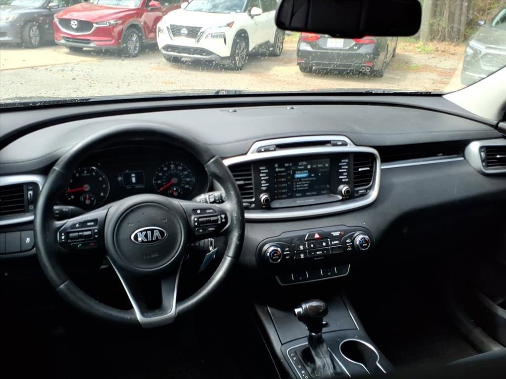 Used 2017 Kia Sorento LX w/ LX Convenience Package image 24
