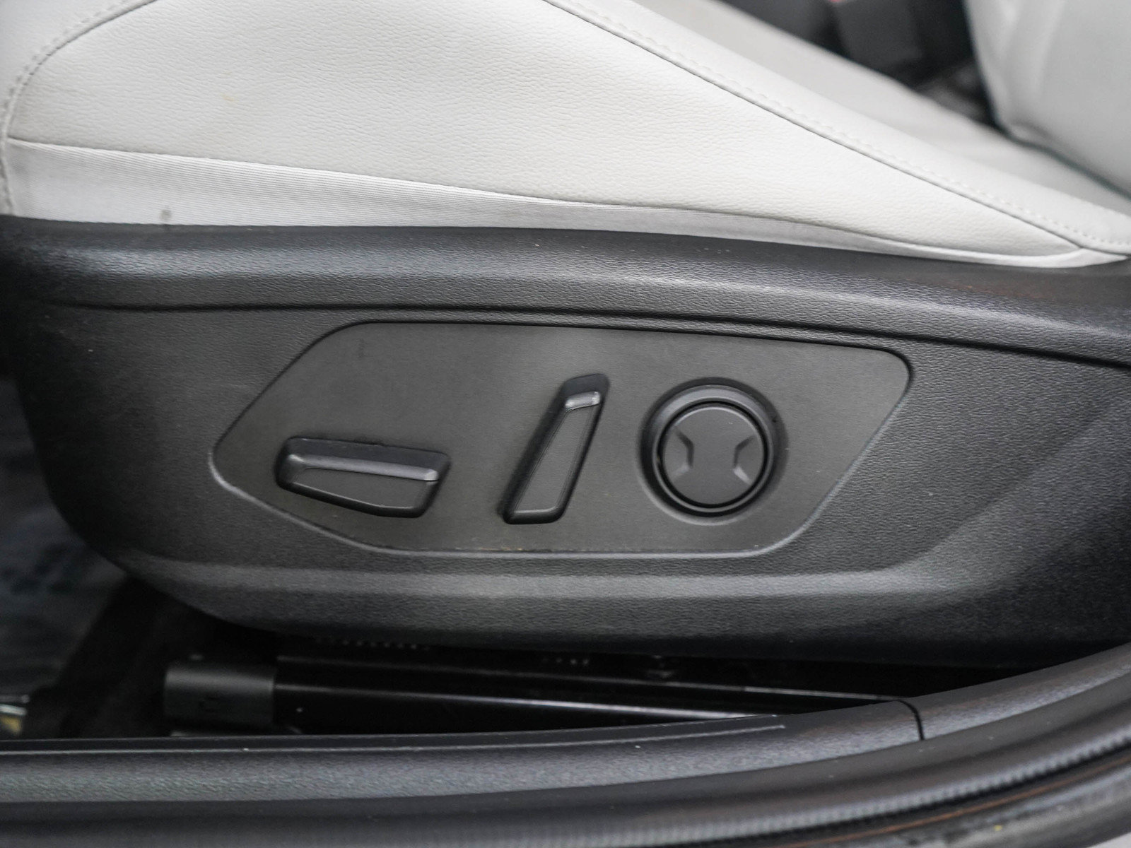 Used 2024 Hyundai Elantra Limited FWD image 26