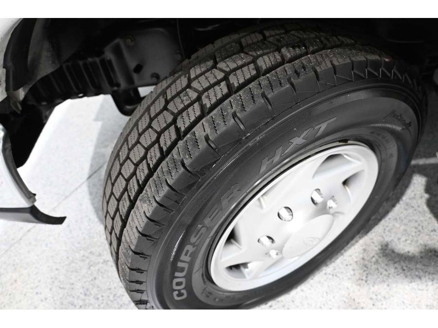 Used 2012 Ford E-350 and Econoline 350 XLT image 11