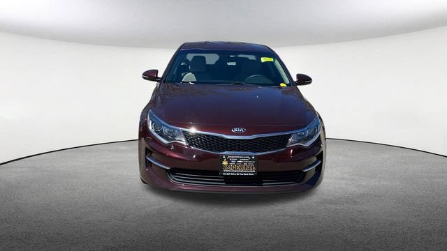 Used 2018 Kia Optima LX w/ 17" Alloy Wheels Package FWD image 2