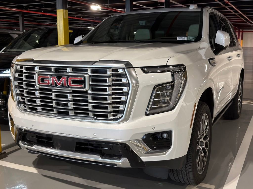 Used 2025 GMC Yukon Denali w/ Denali Reserve Package AWD/4WD image 1