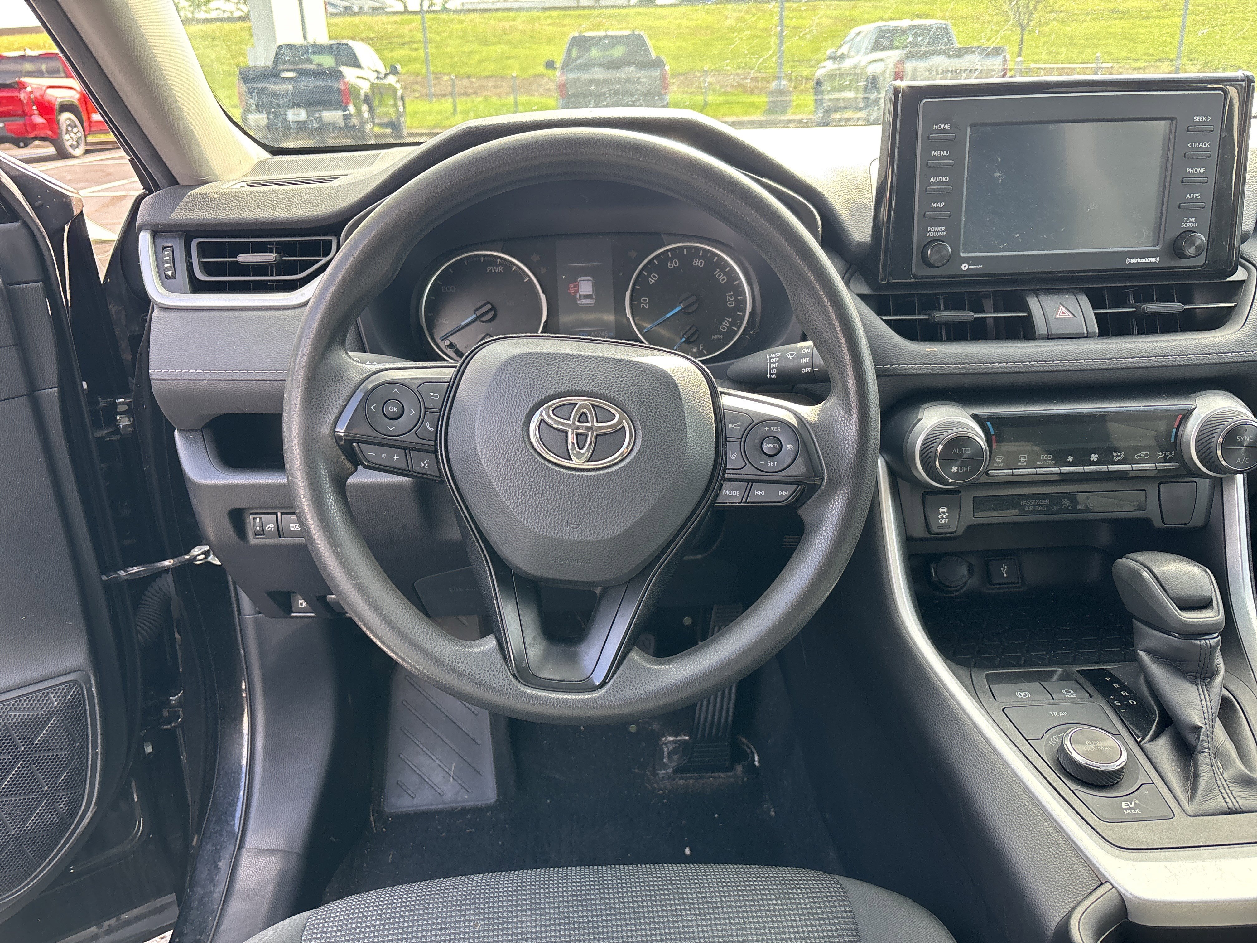 Used 2021 Toyota RAV4 LE AWD/4WD image 25