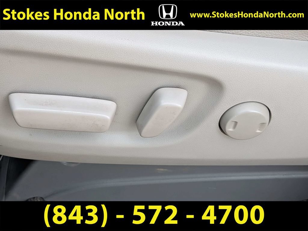Used 2013 Toyota Sienna XLE w/ Entertainment Pkg AWD/4WD image 30