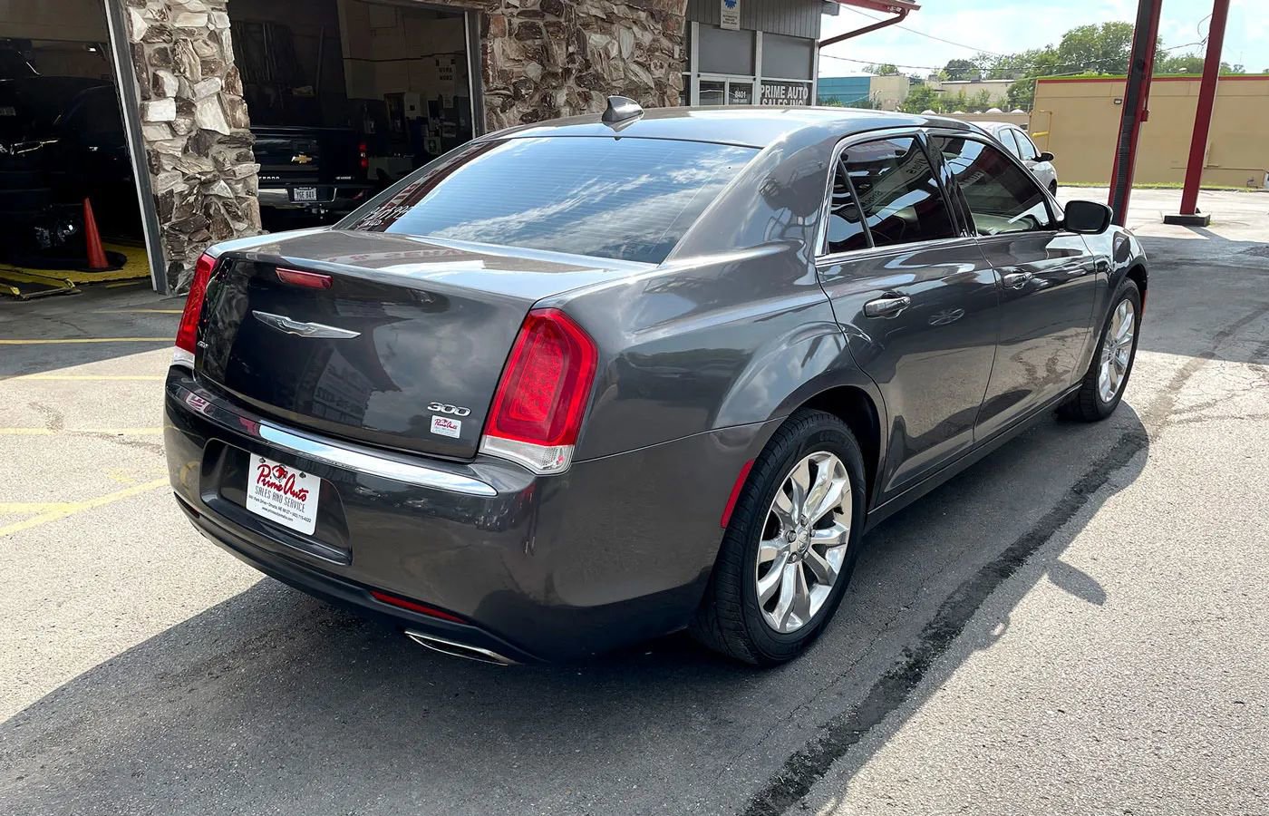 Used 2017 Chrysler 300 Limited image 7