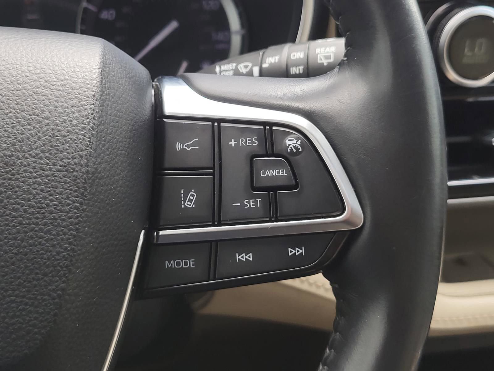 Used 2020 Toyota Highlander Limited FWD image 34