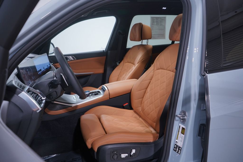 Used 2025 BMW X7 xDrive40i w/ M Sport Package image 7
