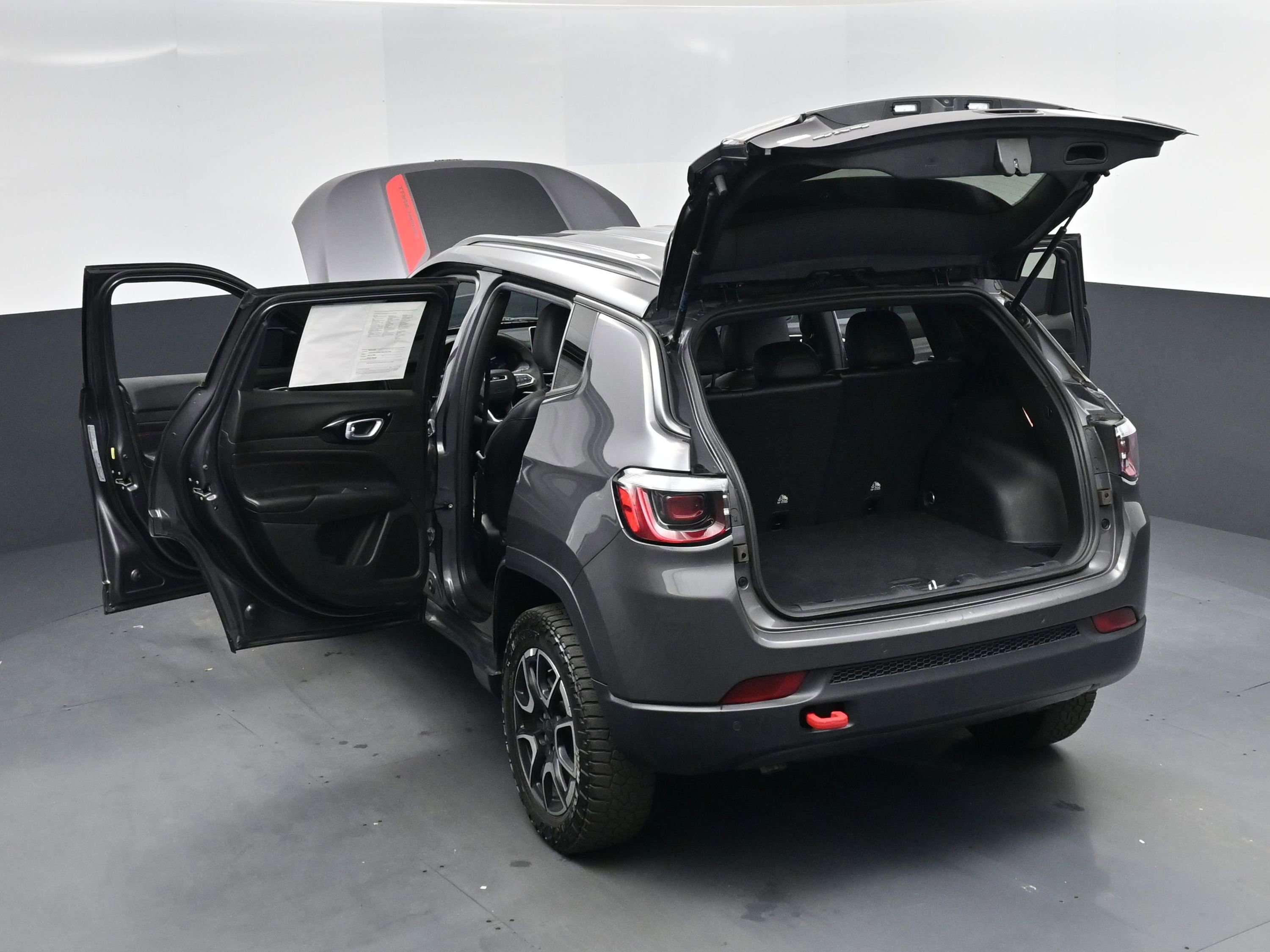 Used 2024 Jeep Compass Trailhawk image 15