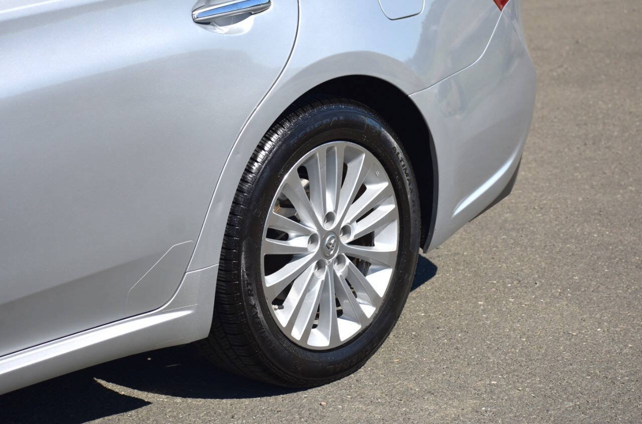 Used 2014 Toyota Avalon Limited w/ Technology Package FWD image 18