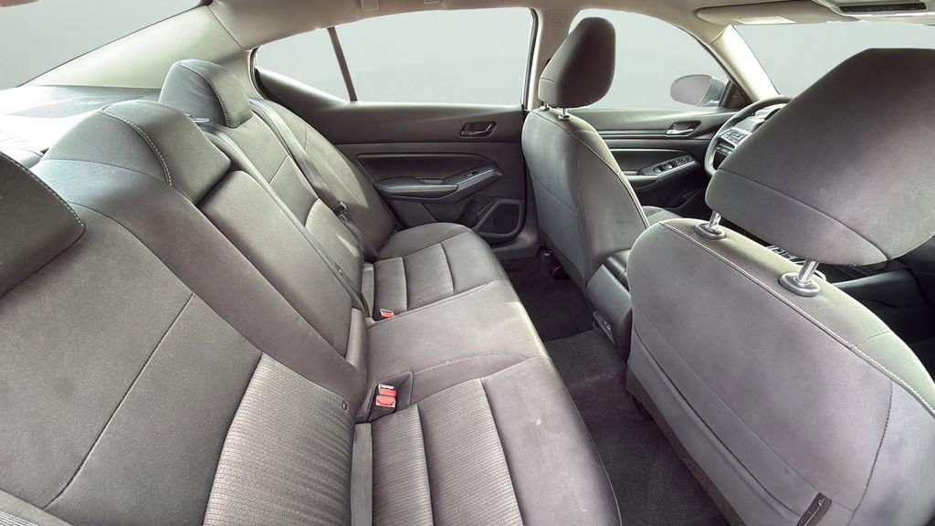 Used 2024 Nissan Altima 2.5 SV FWD image 13