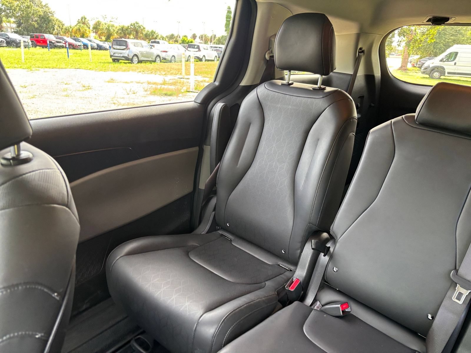 Used 2026 Kia Carnival FWD image 41