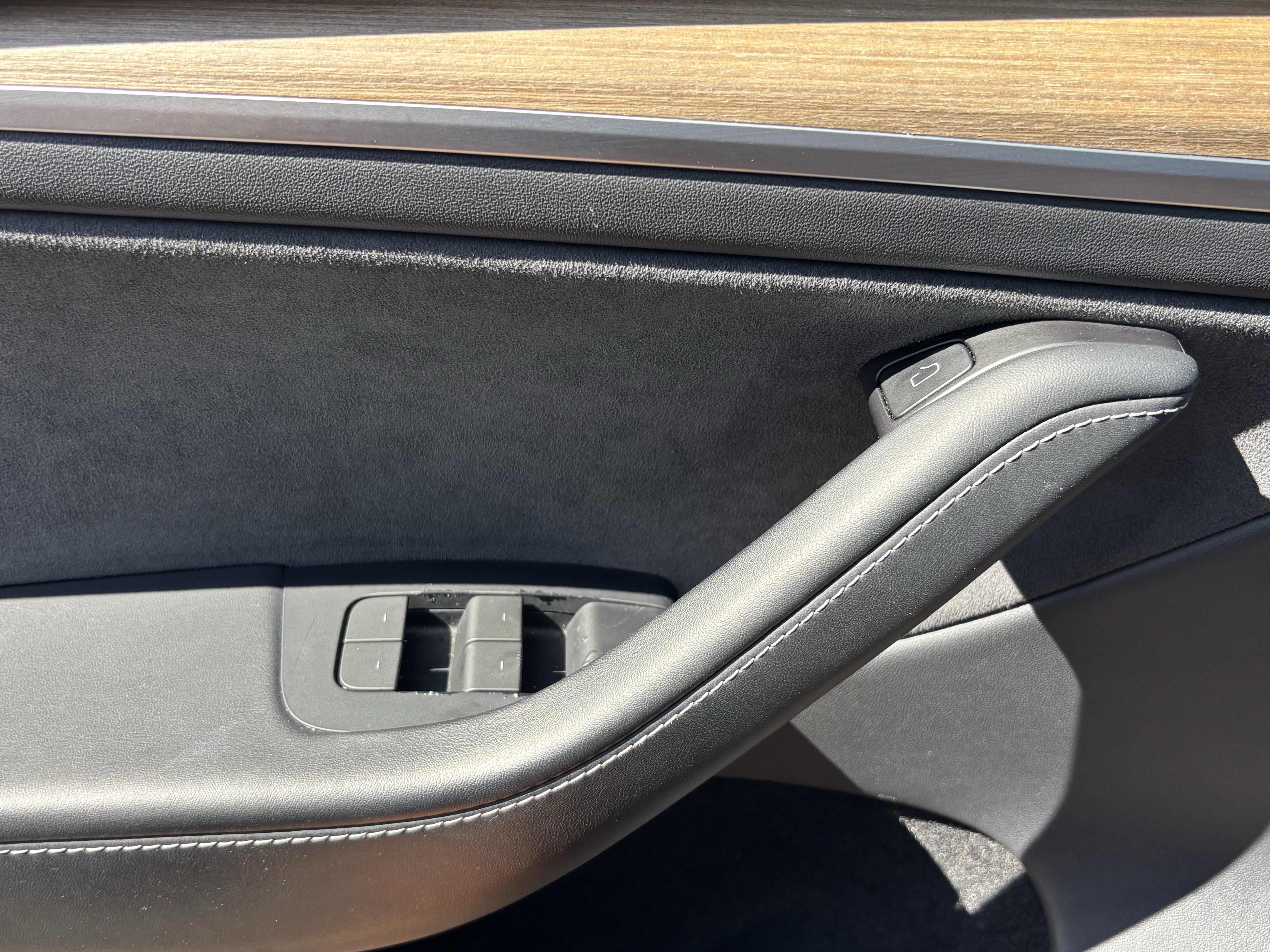 Used 2024 Tesla Model Y Long Range AWD/4WD image 21