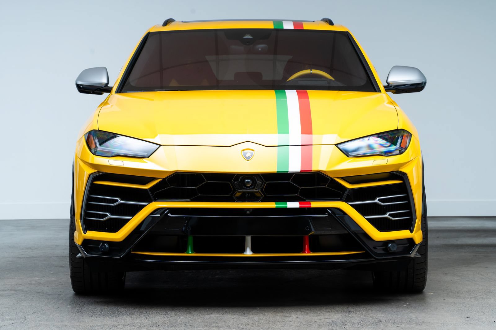 Used 2019 Lamborghini Urus AWD/4WD image 2