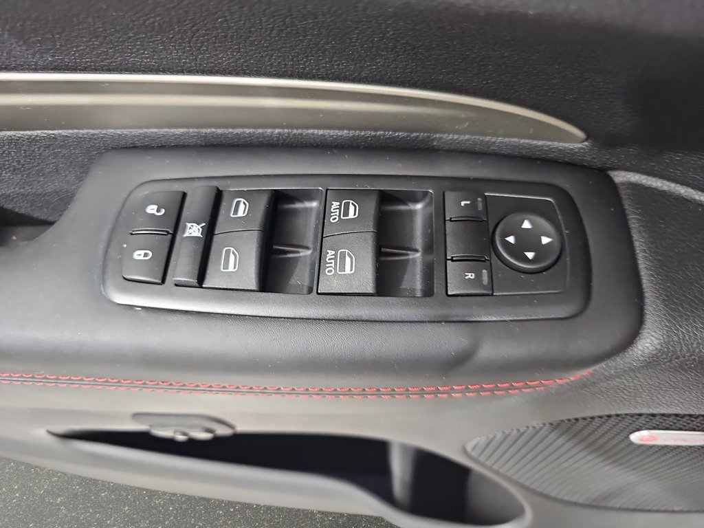 Used 2017 Dodge Durango R/T w/ Technology Group AWD/4WD image 30