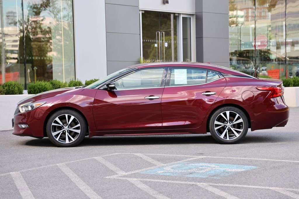 Used 2017 Nissan Maxima 3.5 SV w/ Interior Lighting Package FWD image 2