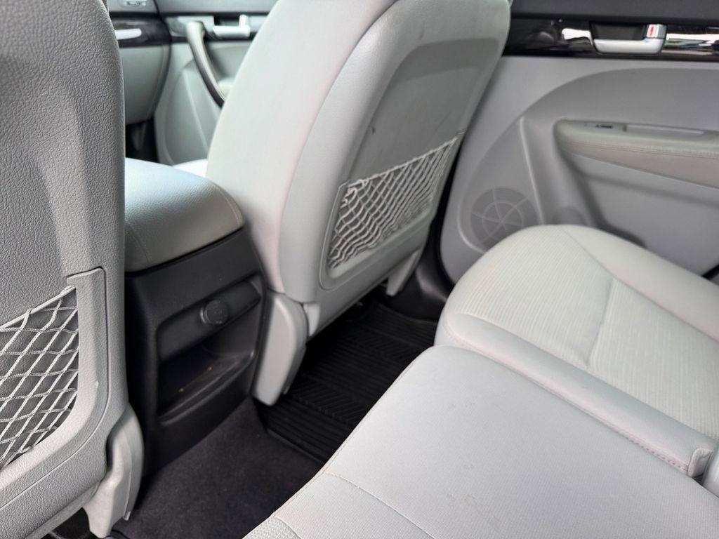 Used 2015 Kia Sorento LX image 16