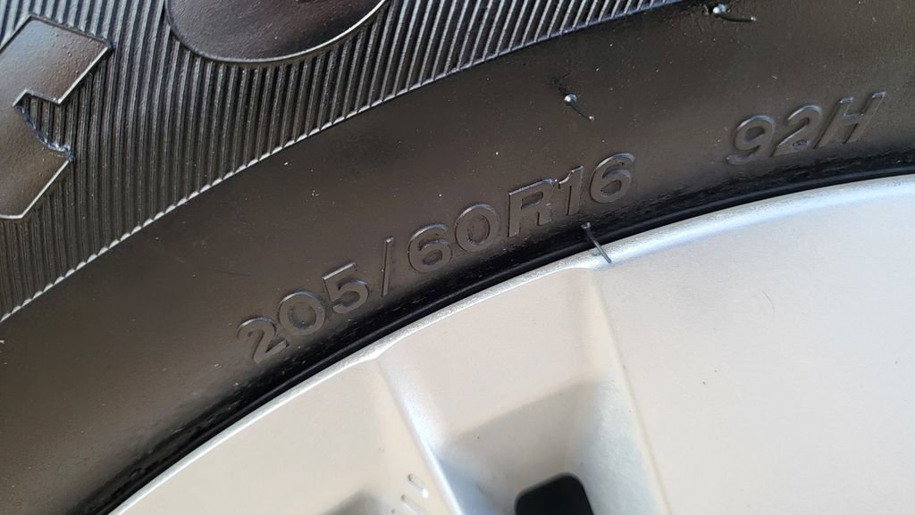 Used 2019 Nissan Kicks S image 11