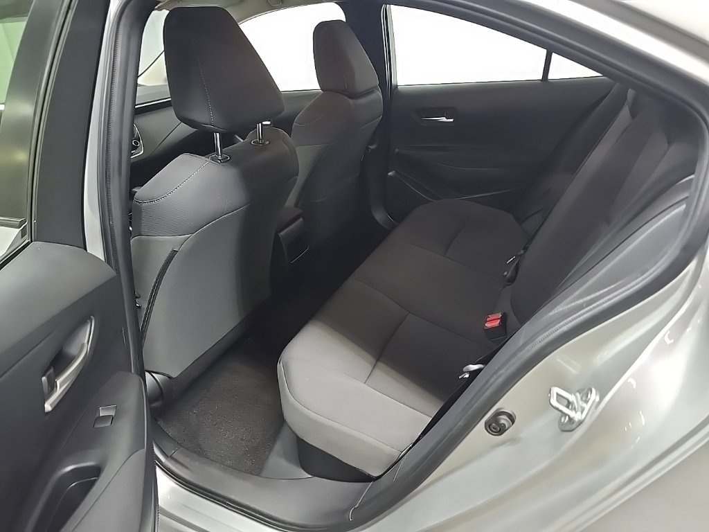 Used 2021 Toyota Corolla LE FWD image 30