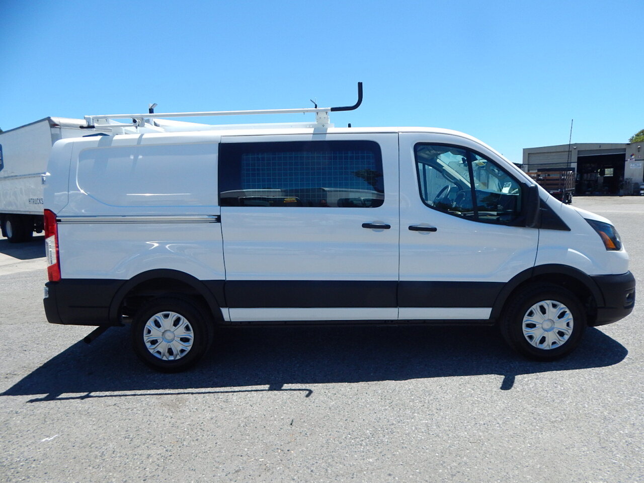 Used 2025 Ford Transit 250 Low Roof w/ Exterior Upgrade Package RWD image 9