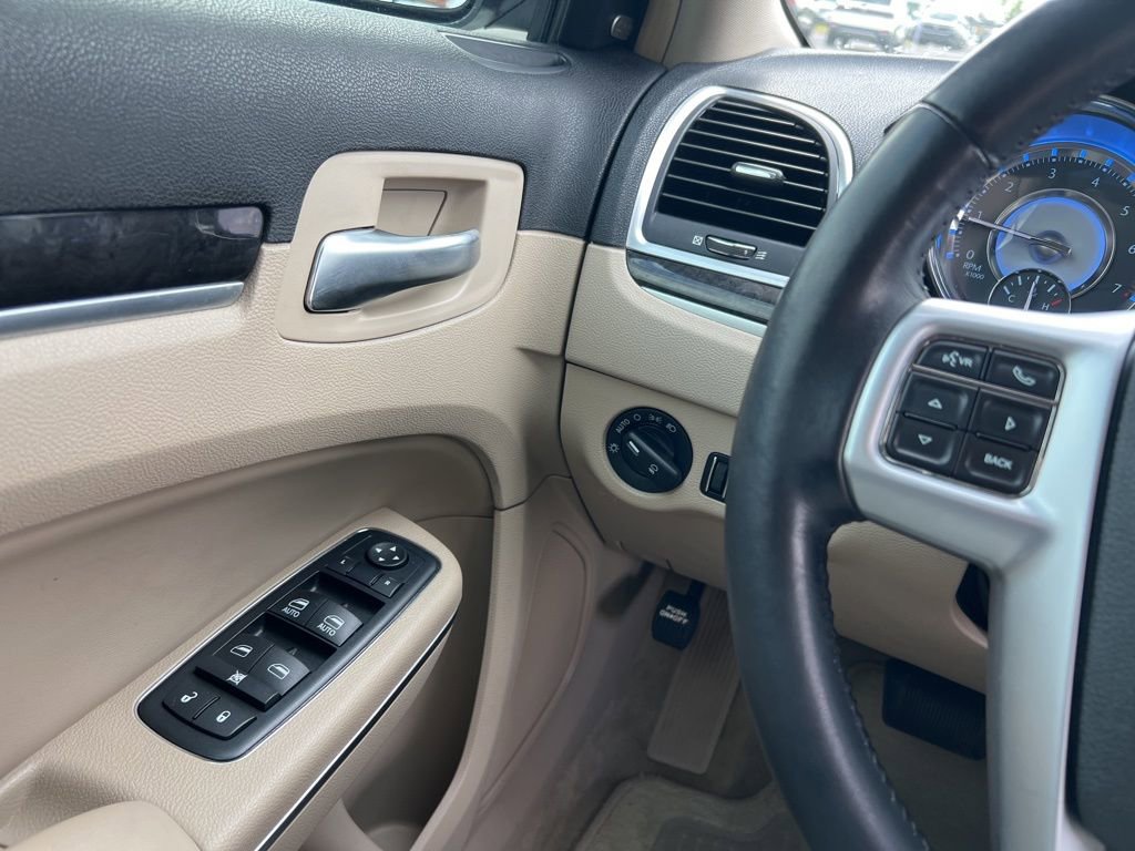 Used 2012 Chrysler 300 Limited image 19