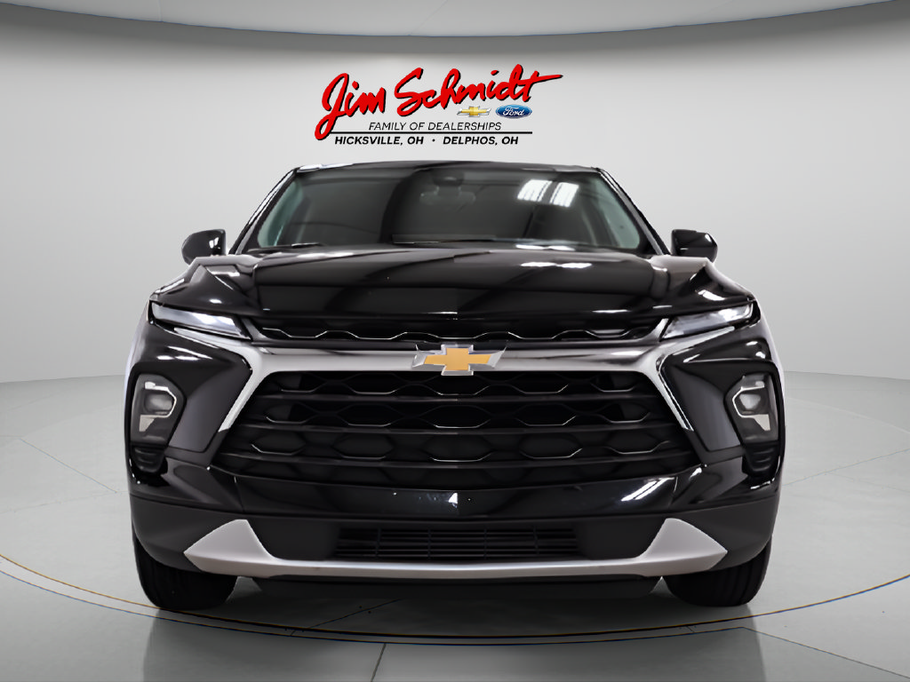 Used 2025 Chevrolet Blazer LT FWD image 2