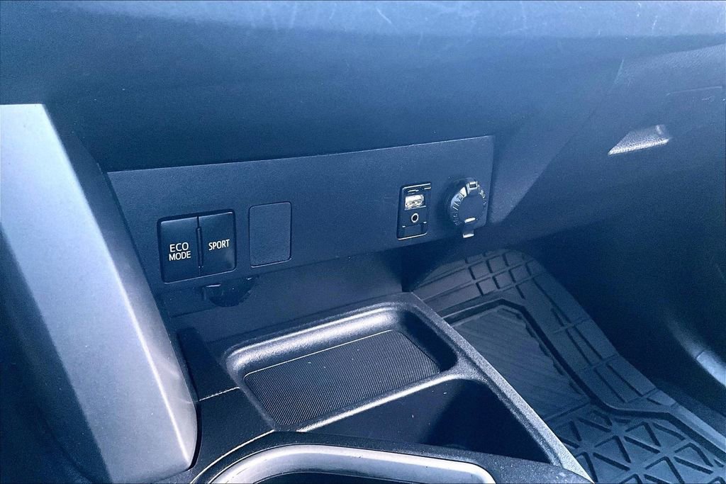 Used 2017 Toyota RAV4 LE image 15